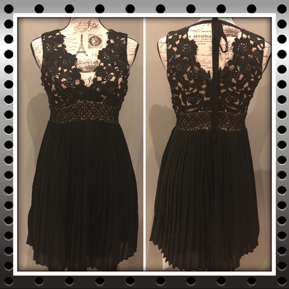 Heartloom Dresses & Skirts - Heartloom lace cocktail dress